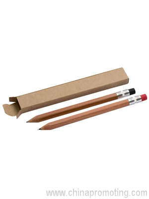Ensemble de stylos et de crayons en bois