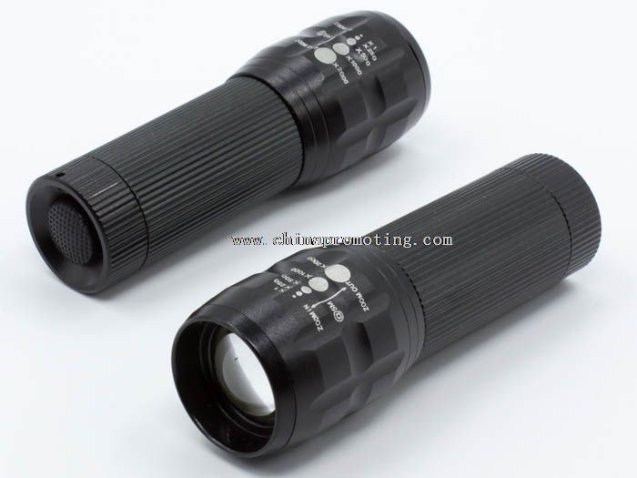 High power adjustable zoomable flashlight