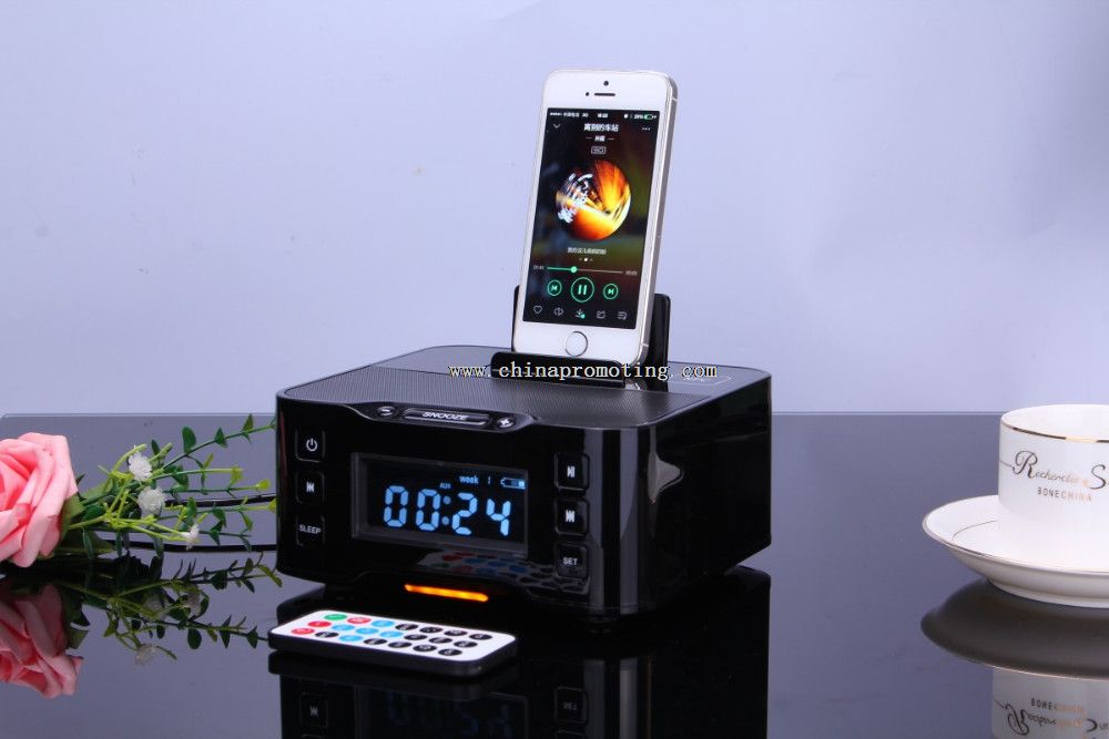 The docking charger bluetooth speaker for iphone/samsung