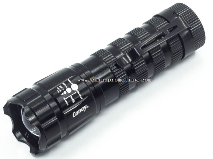 Zoom flashlight torch