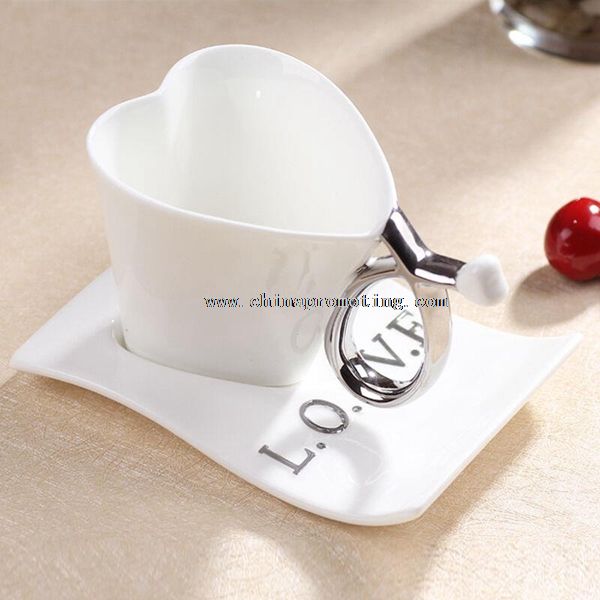 Cerâmica caneca com coração forma