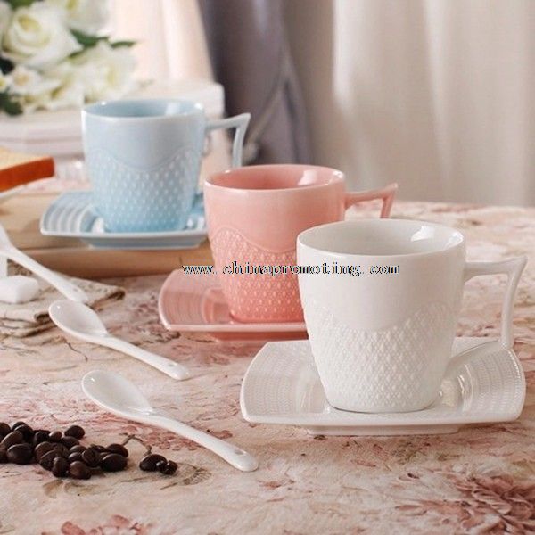 Keramik teh kopi cup dan saucer dengan embossment