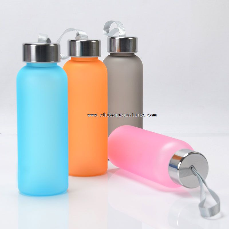 Spor plastik su şişesi