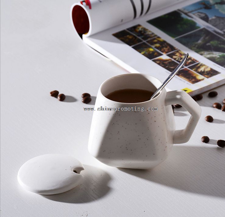 280ml cangkir kopi keramik tiga dimensi mug dengan tutup sendok