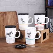 Tasse à café en céramique avec cuillère et couvercle images