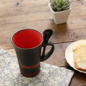 Mug à café avec cuillère et poignée images