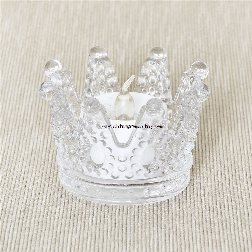 Bougeoir en verre avec une couronne