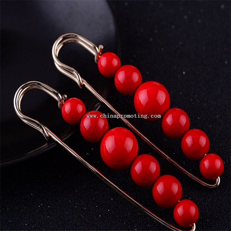 Perles rouges chanceux broche épinglette pour costume