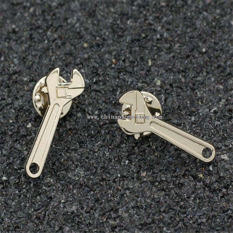Alat perkakas Lapel Pin