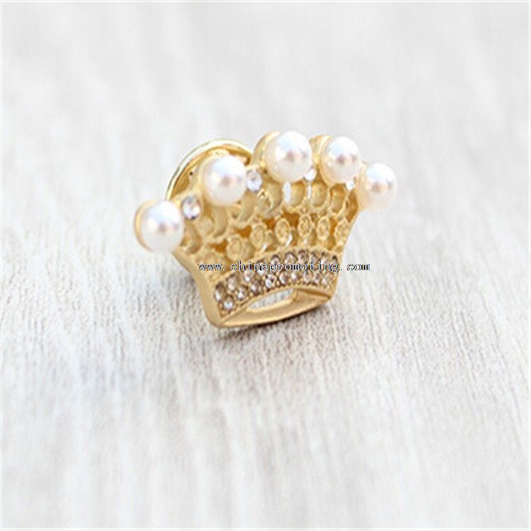 Botón de perlas insignia Pin de corona