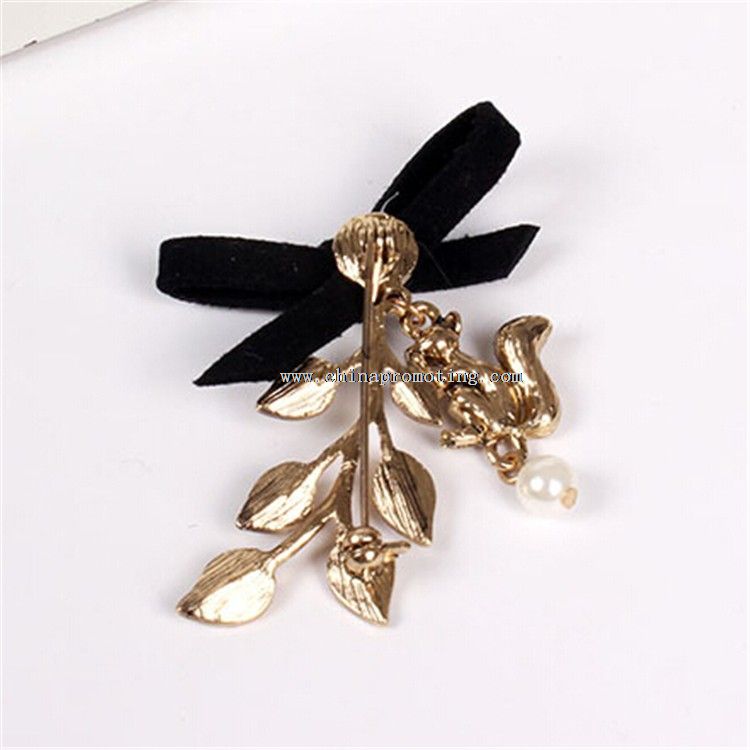 Knot Shape Custom Metal Lapel Pins