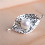 Big Pearl Pin images