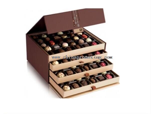 scatola di cioccolatini con cassetti