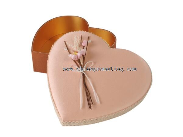 Коробка конфет в форме сердца