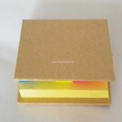 Eco-φίλος σημειωματάριο με χαρτί σε κίτρινο χαρτί images