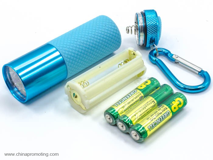 Flashlight with carabiner