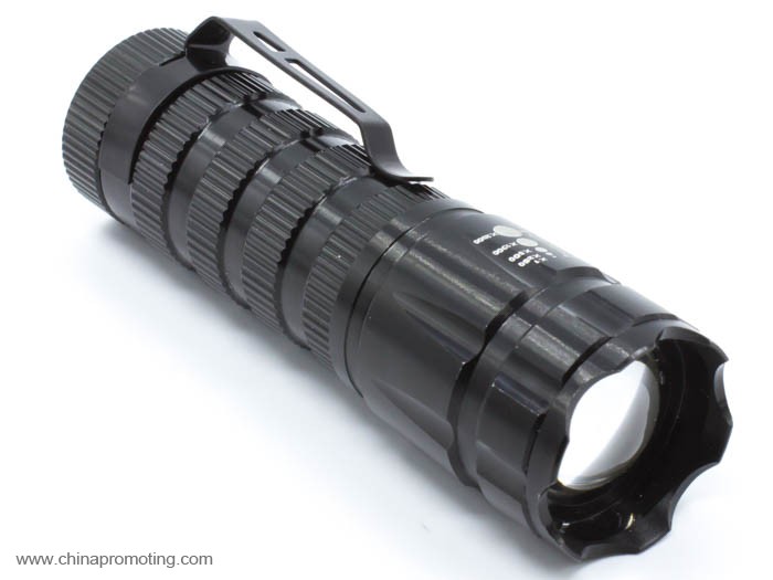 Zoom flashlight torch