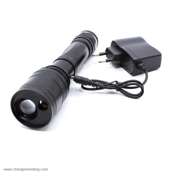 Rechargeable flashlight