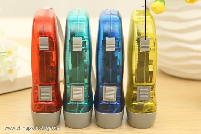 Dynamo hand crank generator flashlight