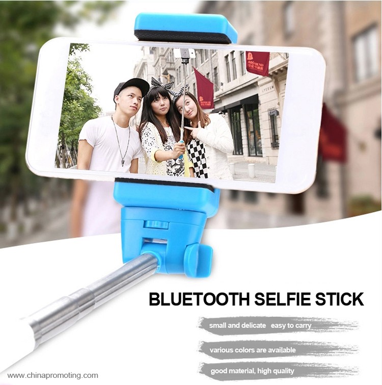 Selfie stick with zoom