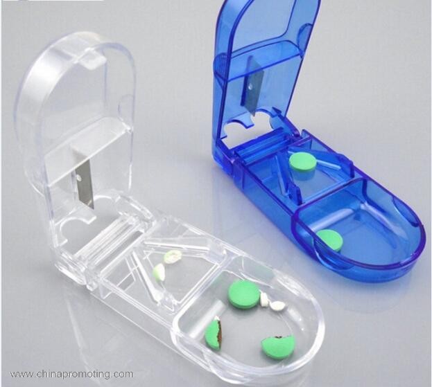 Plastic pill cutter