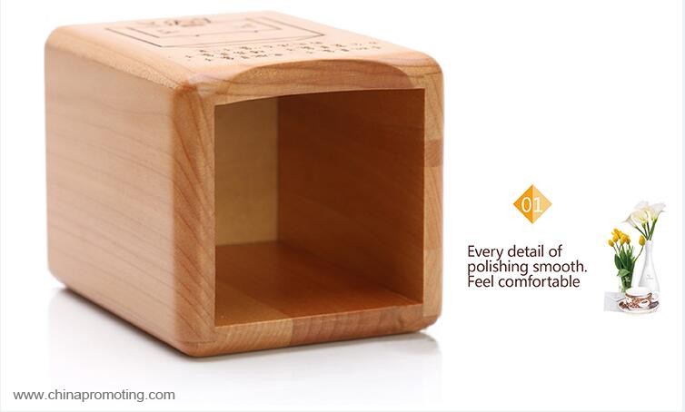 Wooden pen holder 