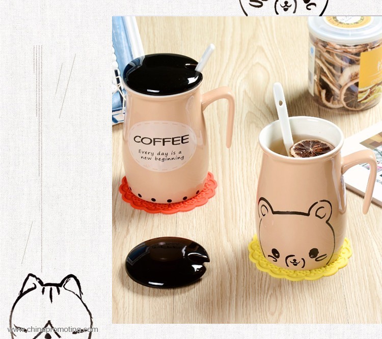 Cartoon ceramic cups with cover with a spoon
