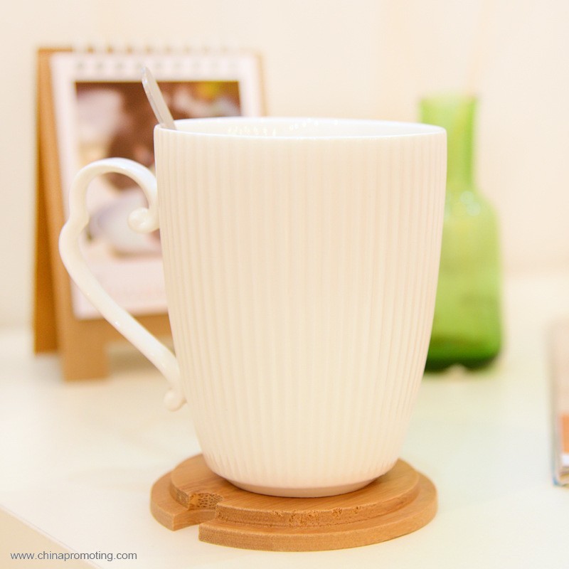 European Embossment Ceramic Mugs with Spoon and Lid