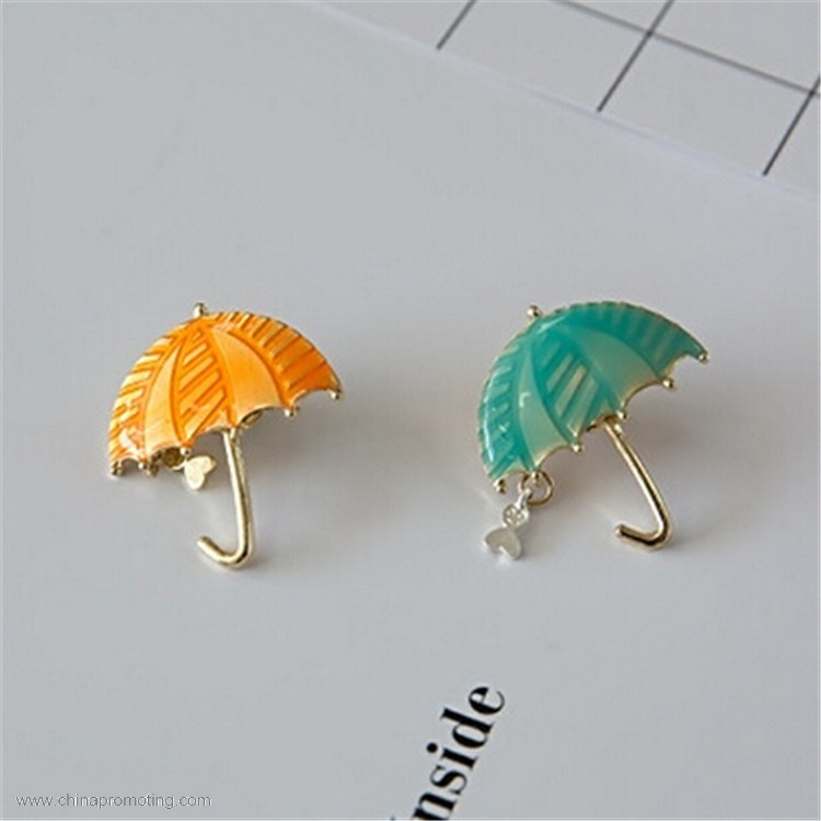 Umbrella Perdant Lapel Pin